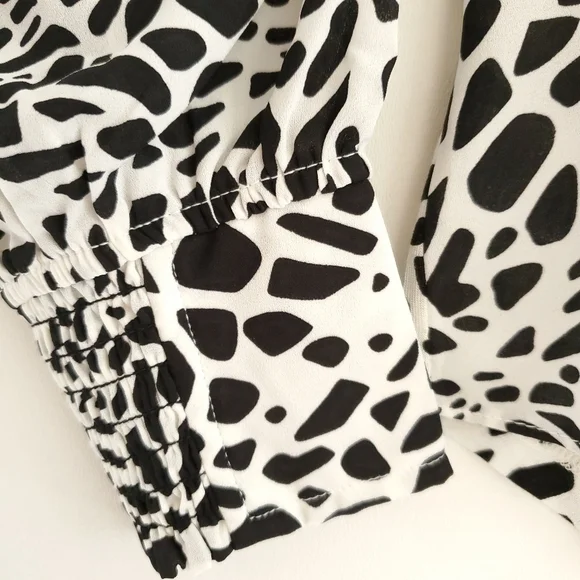 NEW Loft Animal Print Mixed Media V-neck Top - Picture 3 of 13